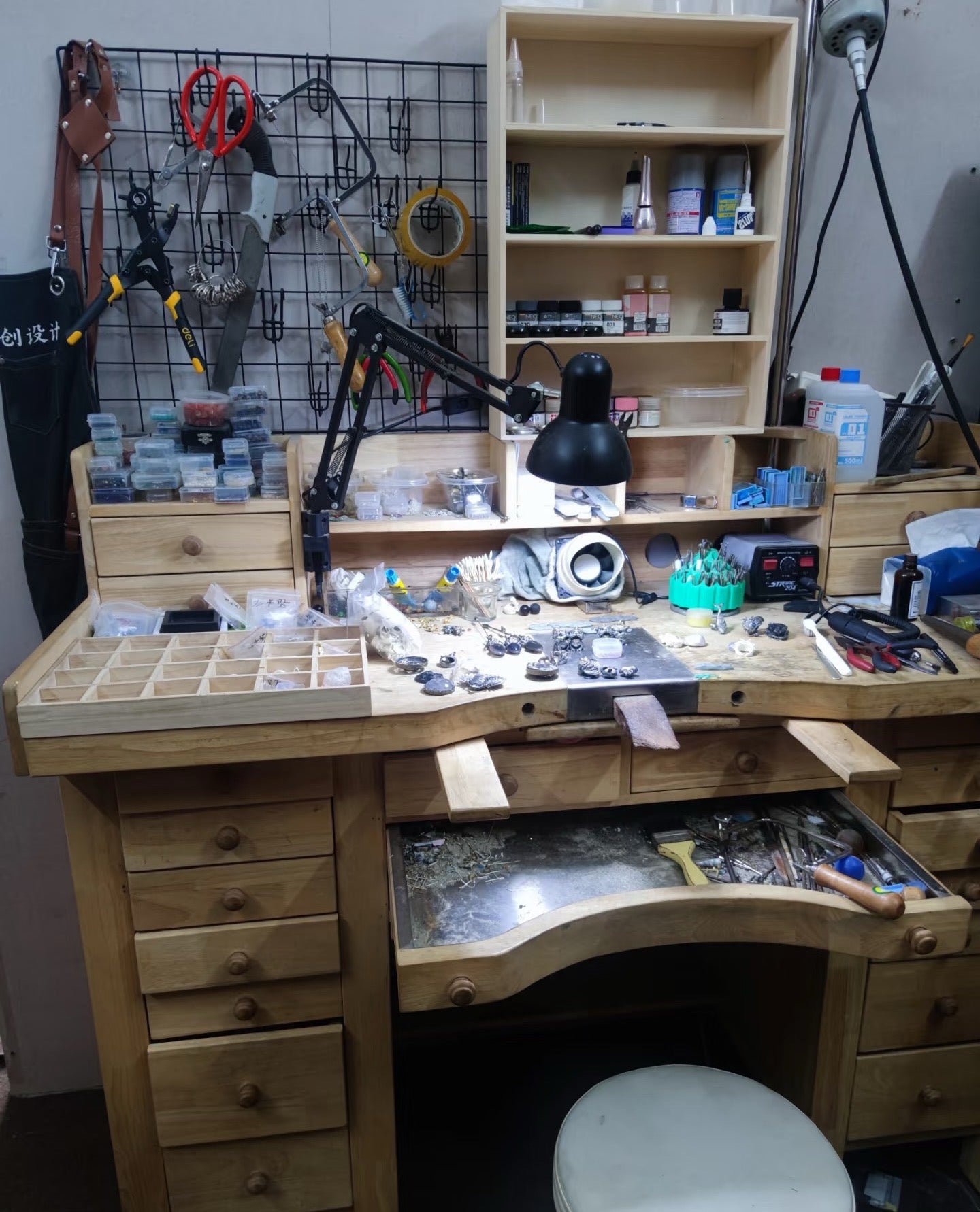 Custom-made deposit